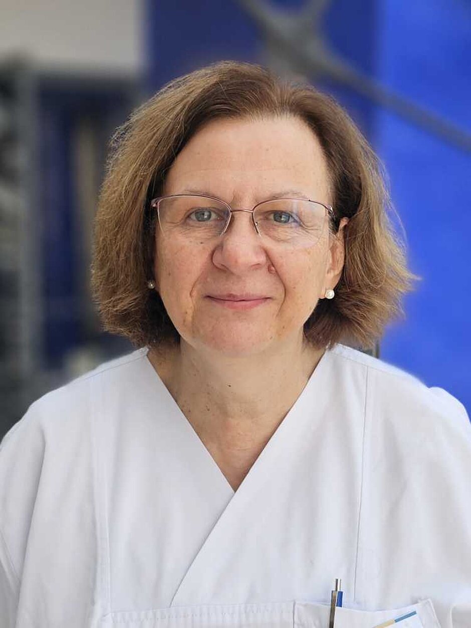 Frau Dipl.-Med. Silvia Hohmann