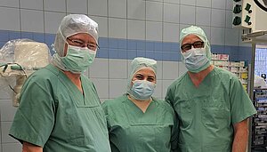 Das Team der Kinderorthopädie in Mittweida: Chefarzt Dr. med. Erik Hauffe, Funktionsoberärztin Lilit Danielyan sowie Dr. med. Falk Thielemann