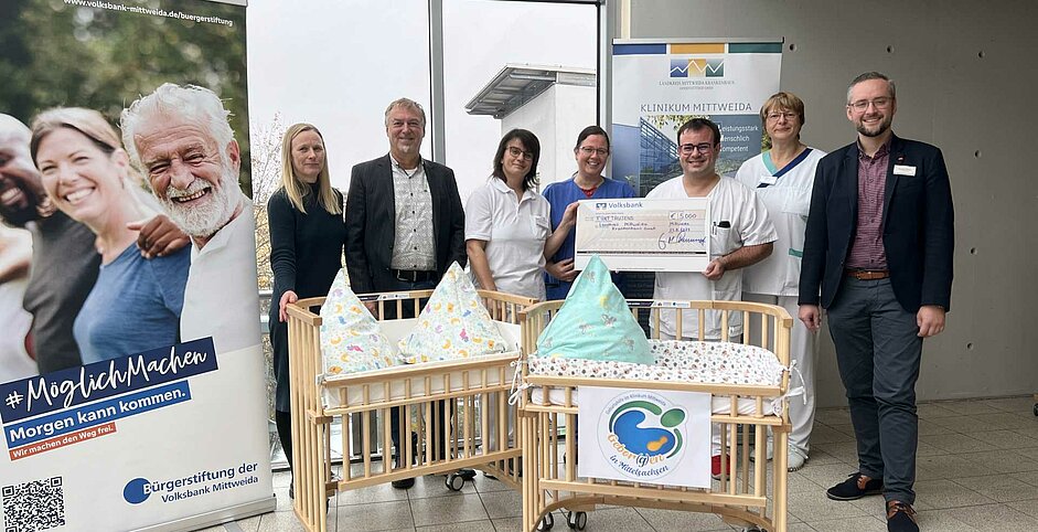 Übergabe neue Babybettchen